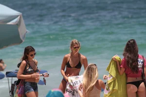 Sexy Florida beach bikini girls