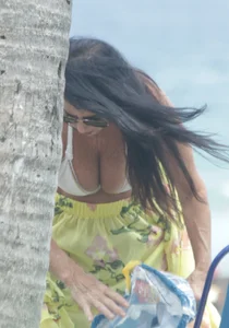 Candid Florida beach and bikini girls