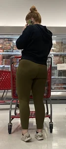 PAWG w jiggles + cameltoe‼️