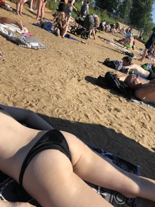 Hot Candid Beach Booty in Swimsuit And Feet Creepshots