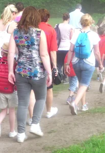 Even more street candid milfs wearing tight jeans!