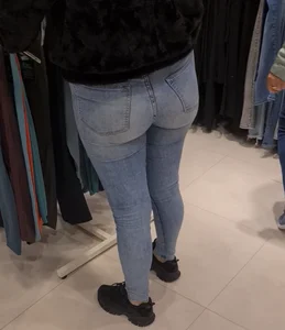 Nice Milf with a Juicy Blue Jeans Ass Shoping