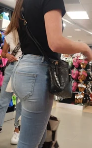 Milf with a very sexy ass in tight blue jeans, a great collection of creepshots