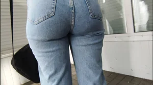Girl with a round ass🍑