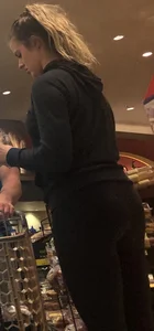 Grocery store girl in line with a nice ass in leggings