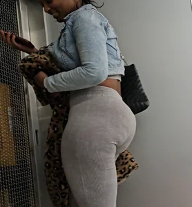 Ebony booty grey leggings Part 1 (GIF)(jiggle)(bending)