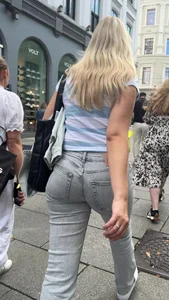 4K Pictures - Gray round ass in tight jeans walking the streets