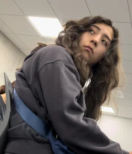 College Vpl Latina In Dark Grey Leggings Going Up The Stairs