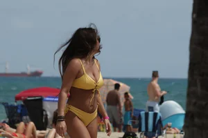 Deerfield Beach girls in bikinis