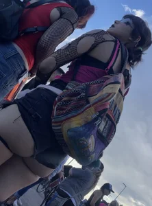 MUST SEE ! Latina goth girl showing off her cheeks