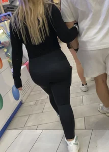 Thick bbl latina in black leggings