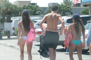 Candid Florida beach and bikini girls
