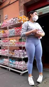 Short, beautiful and with a majestic ass in leggings… one of the best VPL