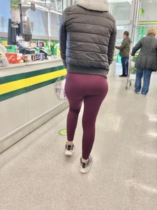 A Big Candid Chunky Booty in Red Leggings at the Supermarket Creepshots