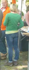 More candid street milfs wearing tight jeans