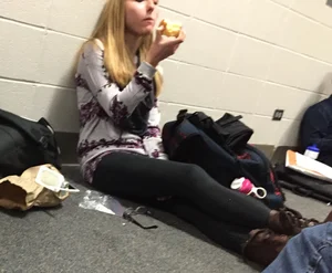 Blonde With Thin Legs in Yoga Pants Sitting on the Floor Creepshots Gallery