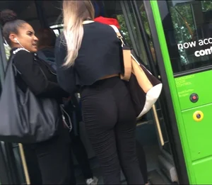Tight ass in leggings with vtl