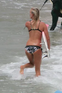 Candid surfing girls
