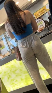 Bubbly Ass Girl at the Mall in Sweats