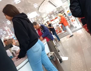 Nice ass in thight jeans