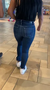 Latina jeans