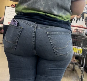 Thick PAWG had Some Booty Meat