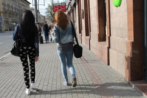 Candid Girls in Tight Pants on the Street, Creepshots Gallery