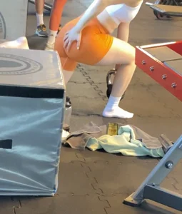 Gym pawg in orange shorts