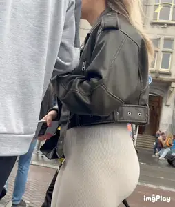 Very thight high waist light-colored leggings