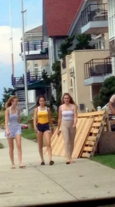 Couple teens walking in shorts and leggings