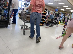 Milf buying groceries