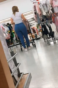 Latina in jeans nice