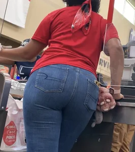 Nice Big Ass Latina in American Eagle Jeans 1