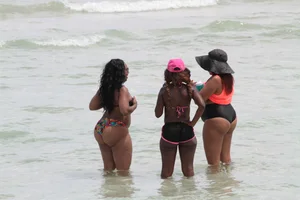 Ebony beach and bikini girls