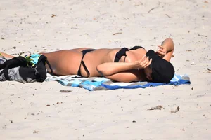 Thick mature brunette bikini lady on the beach with a nice body