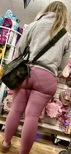 Blonde lady in pink leggings VPL‼️