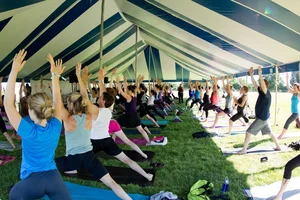 Candid sexy girls in spandex doing yoga