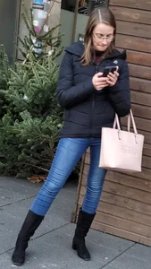 Bespectacled Girl in Skinny Jeans Street Candid Creepshots