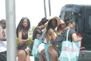 Ebony girls in bikinis