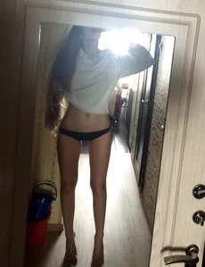 Leaked hot selfies of a girl with awesome long legs