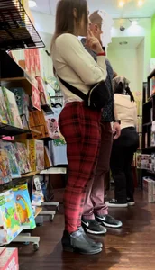 Sexy Milf in Xmas Checkered Leggings (oc)