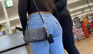 Just a Latina in jeans here …🤤