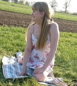 Talking to two cute candid German girls in shorts
