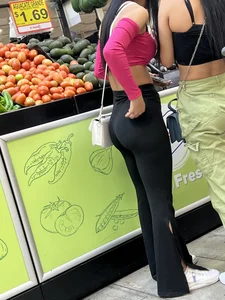 Petite Colombian bubble in flares .