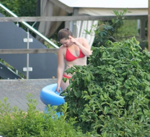 Thick babe in the backyard in red bikini