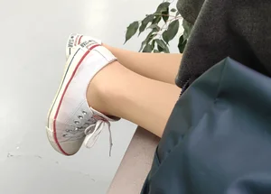 Teen Girl's Feet in Pantyhose And Sneakers Creepshots Gallery