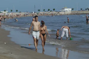 Sexy mature girls on Vilanova topless beach