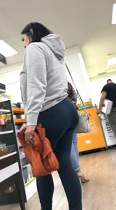 Very thick blue legging brunette with upshot