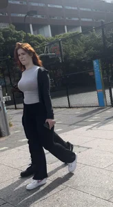 THICC redhead paws walking o/c vid