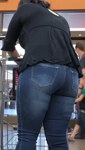 Chunky milf ass creeped in jeans shopping